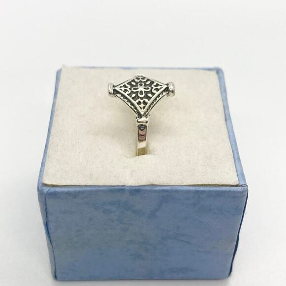 Size 5 Silver Tone Four Point Ring - Picture 2 of 8